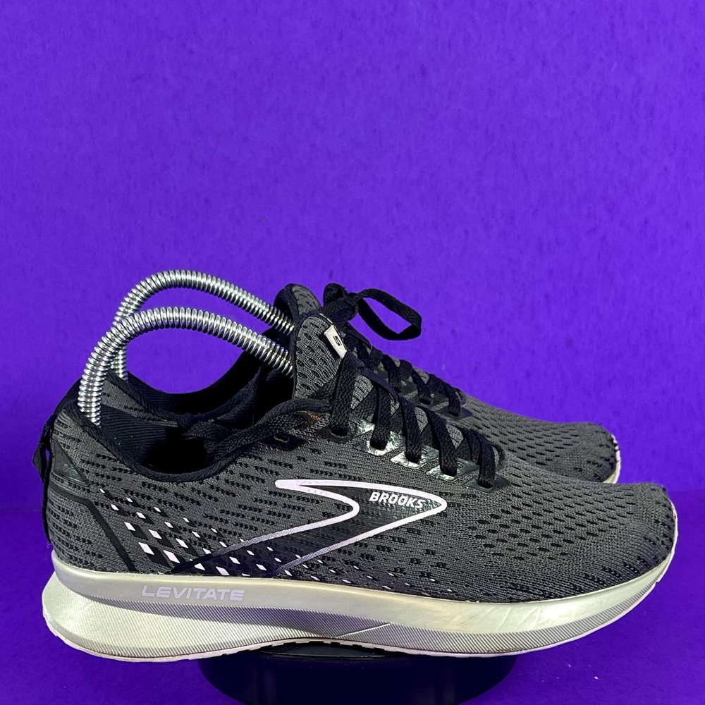 Brooks Women's Grey/Purple Levitate 5 Running Sneakers Shoe Size 6